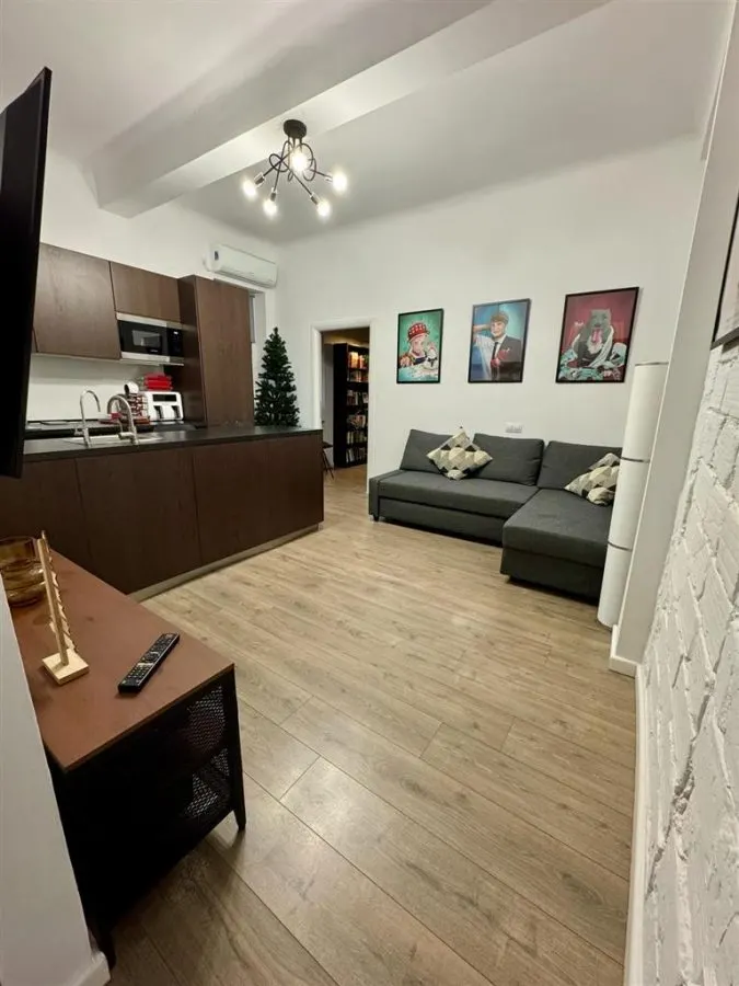 Apartament de Închiriat în Piața Romană - Locație Centrală - foto 1