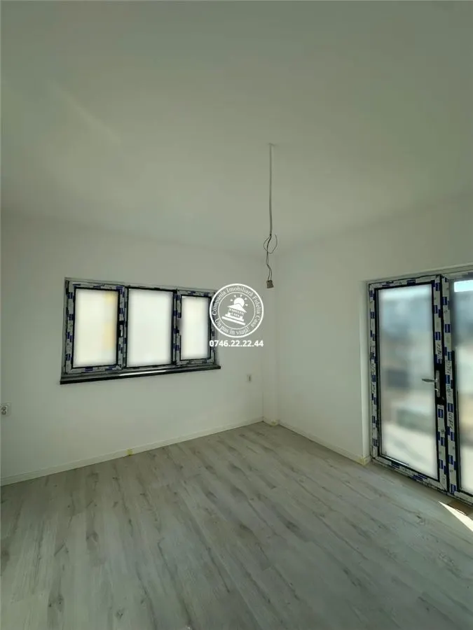 Apartament 2 camere de vanzare, decomandat - Vișani - foto 2