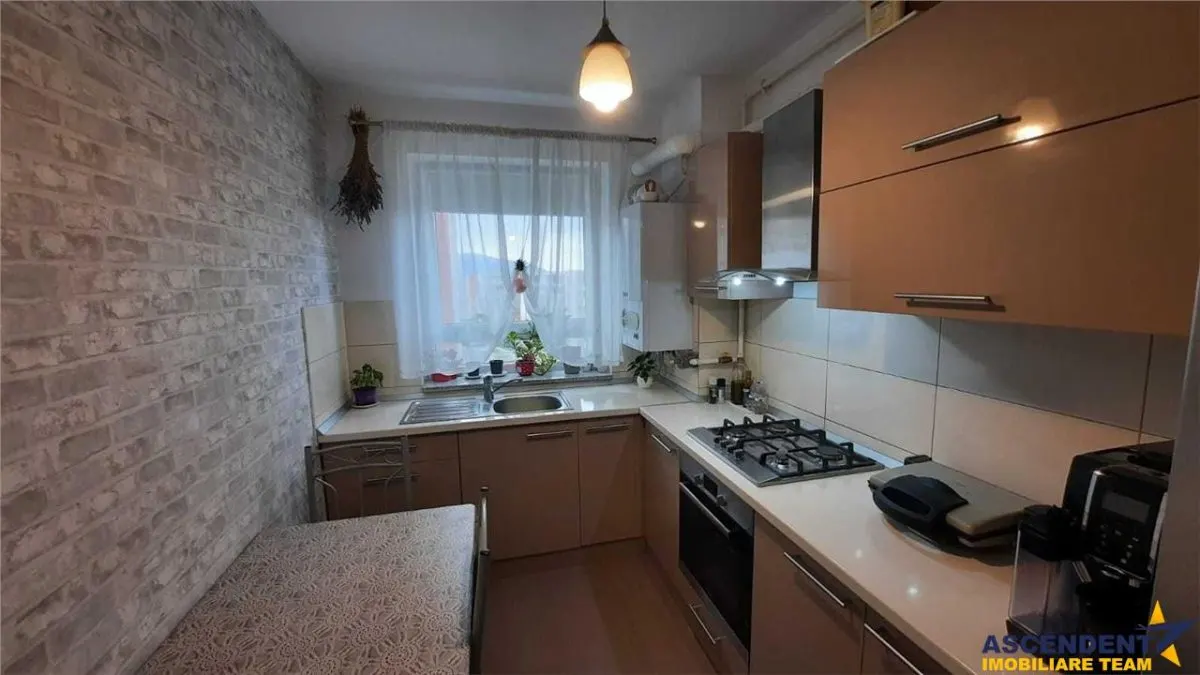 Avantgarden, Brasov - foto 2