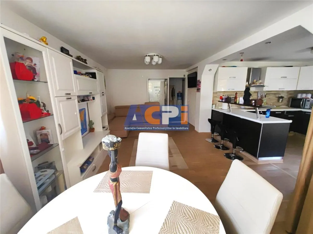 Vila  individuala 6 camere mobilata si utilata amplasare foarte buna - foto 4