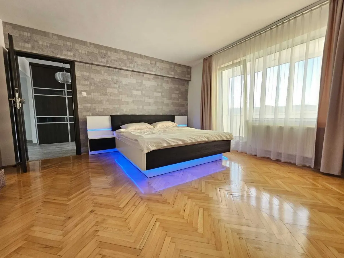 Apartament cu 3 camere, zona  Unirii - foto 4