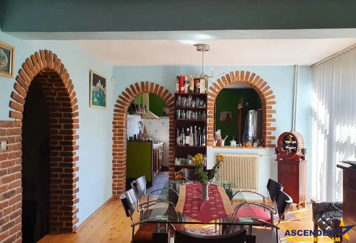 Casa cu 6 camere, zona Voiniceni - foto 2