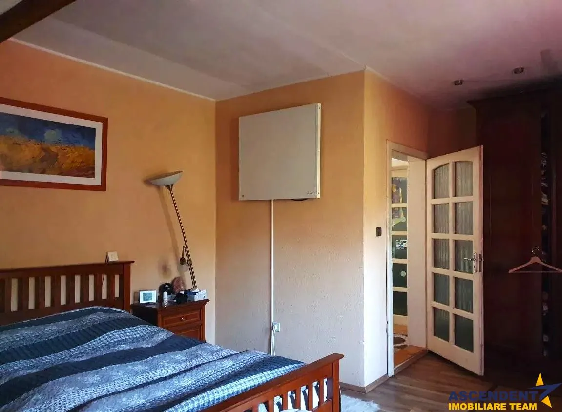 Casa cu 6 camere, zona Voiniceni - foto 6