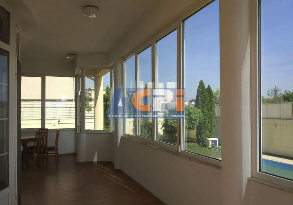 Vila pe colt, cu piscina si loc de joaca - foto 9