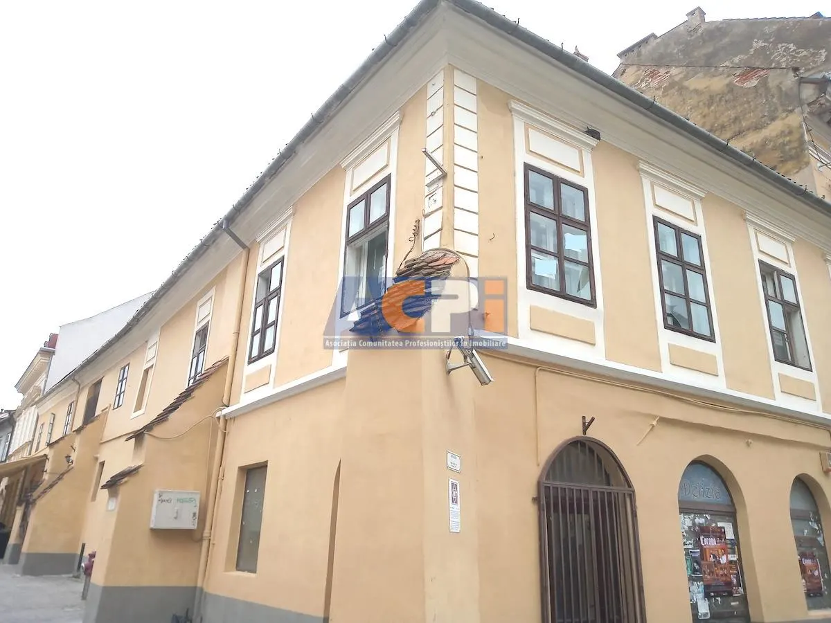 Casa istorica ultracentrala Centru istoric Brasov, 4 Camere 120 mp - foto 1