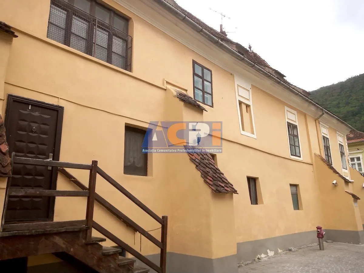 Casa istorica ultracentrala Centru istoric Brasov, 4 Camere 120 mp - foto 2