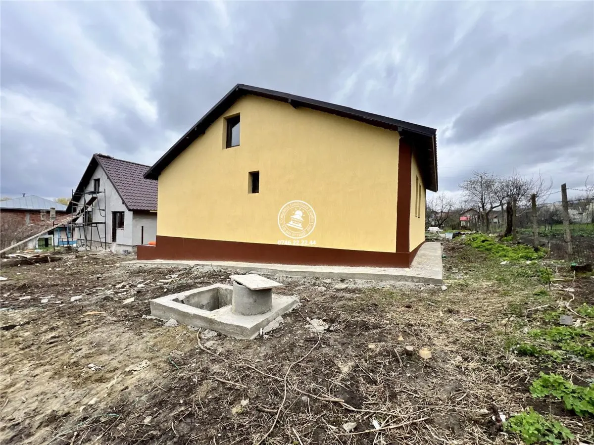 Casa cu 4 camere si 400mp de teren in Voinesti - foto 3