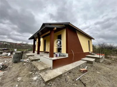 Casa cu 4 camere si 400mp de teren in Voinesti - foto 4