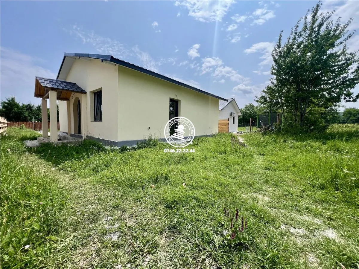 Casa cu 4 camere si 400mp de teren in Voinesti - foto 9