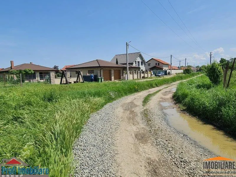 Teren intravilan 10.000mp cu utilitati, imprejmuit, Loc. Sanleani langa Amatex - foto 12