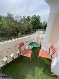 Apartament et.1, luxury class, langa Primarie cu balcon si vedere spre Parc - foto 3