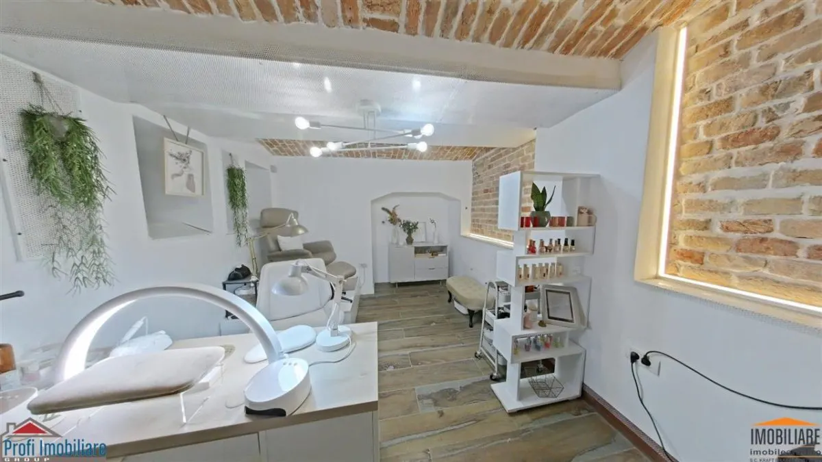 Spatiu comercial renovat recent, langa Primarie - Tribunal - TUR VIRTUAL - foto 1