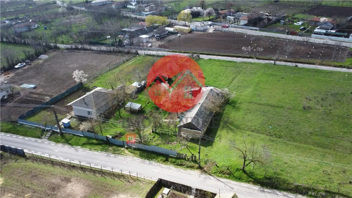Casa Agighiol cu teren 2113 mp si deschidere la 2 strazi - foto 2