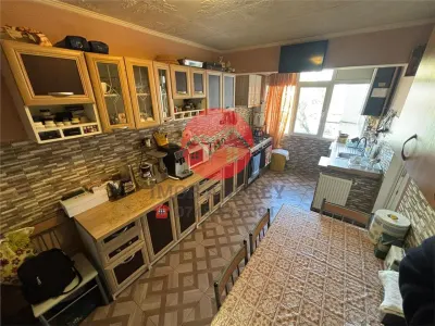 Ap. 4 camere Vest, etaj 2, mobilat, centrala pe gaz, 67 mp - foto 3