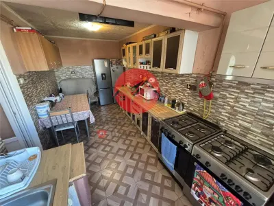 Ap. 4 camere Vest, etaj 2, mobilat, centrala pe gaz, 67 mp - foto 4