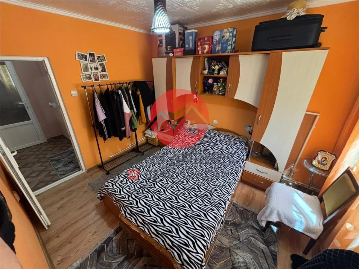 Ap. 4 camere Vest, etaj 2, mobilat, centrala pe gaz, 67 mp - foto 6