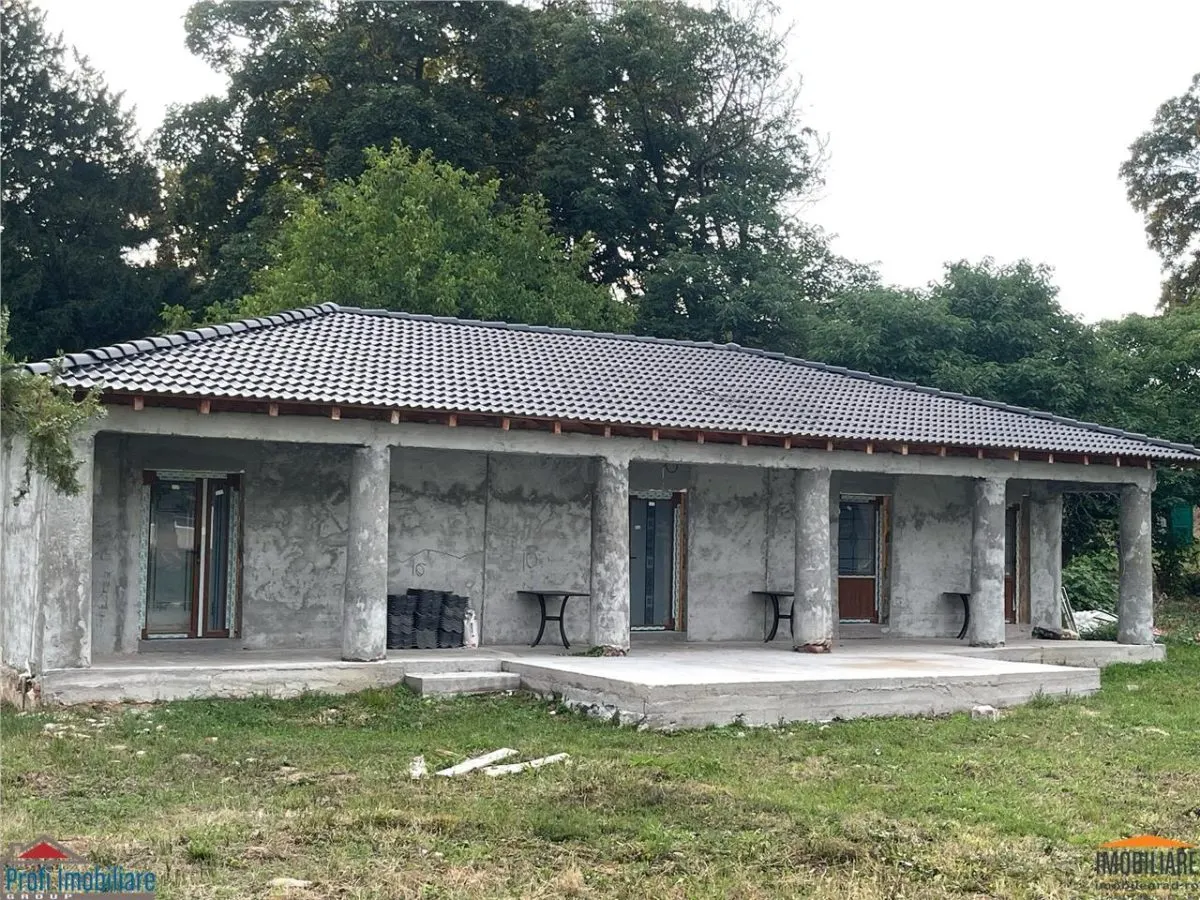 Casa in Paulis-Baratca la Parter cu deal in spate - foto 1