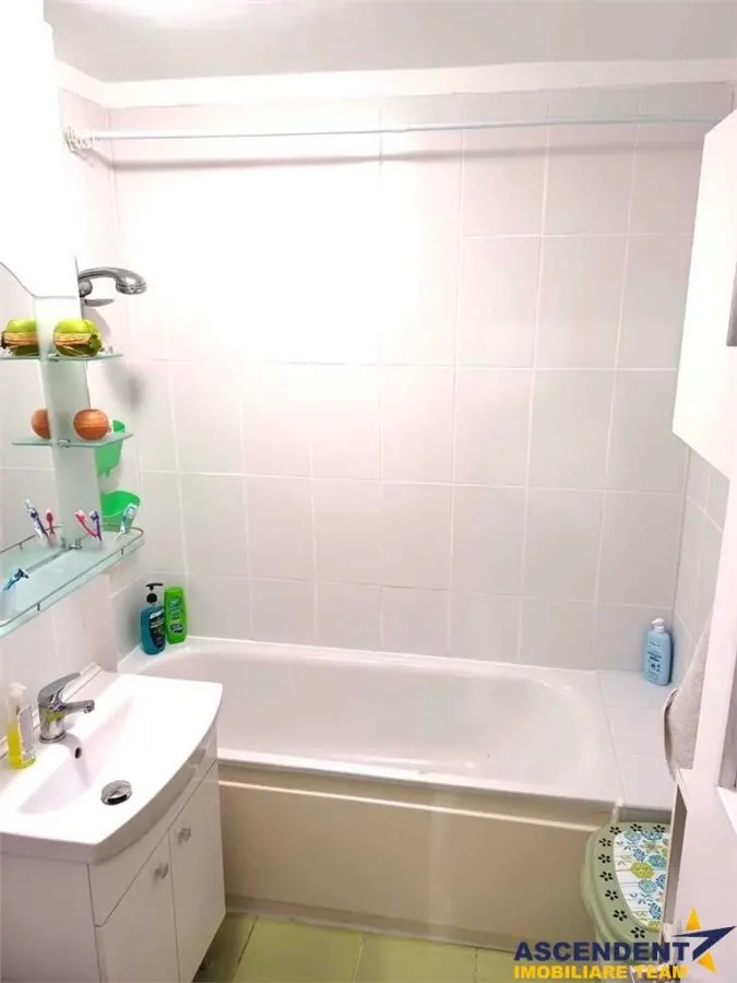 Apartament cu 3 camere, luminos, Astra Brasov - foto 6