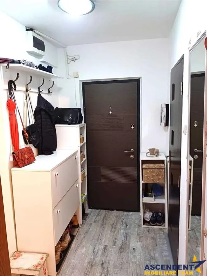 Apartament cu 3 camere, luminos, Astra Brasov - foto 8