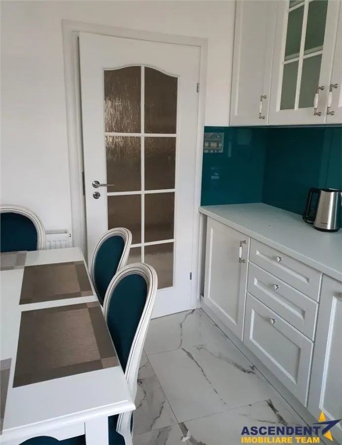 Regim vila, luminos, decomandat, aliniament apreciabil, Ghimbav, Brasov - foto 1