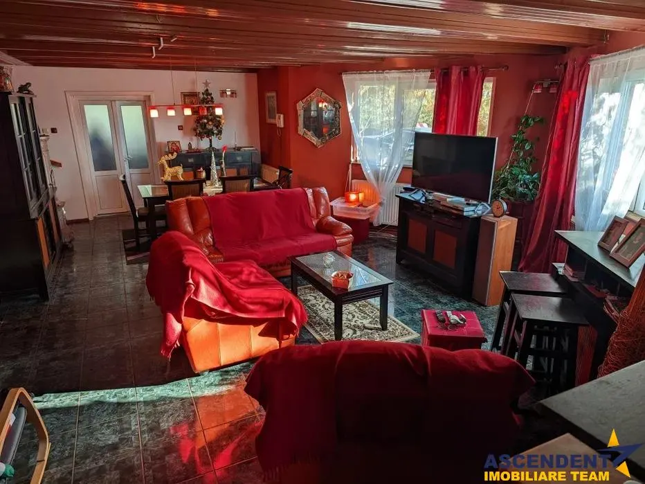 Casa cu gradina, piscina  si alte facilitati, Tarlungeni, Brasov - foto 2