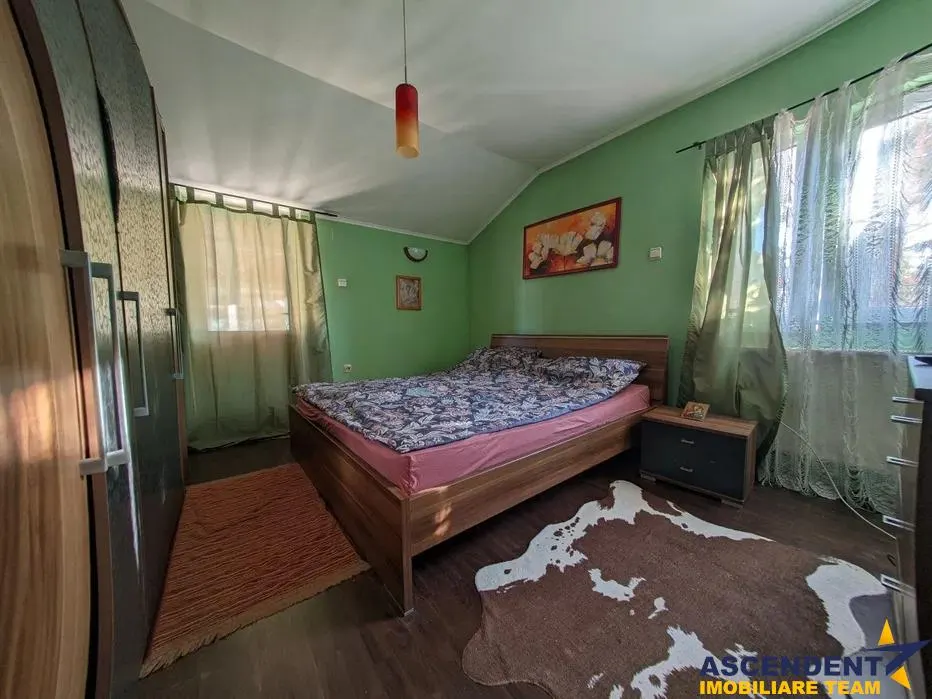Casa cu gradina, piscina  si alte facilitati, Tarlungeni, Brasov - foto 5