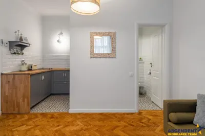 Casa cu 3 apartamente de vanzare, Centrul Istoric - foto 4