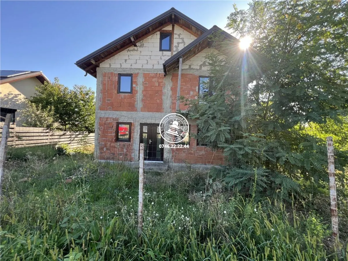 Casa la rosu, de vanzare in Lunca Cetatuii - foto 1