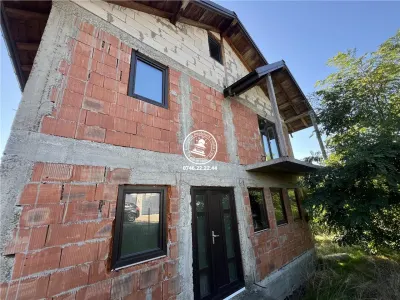 Casa la rosu, de vanzare in Lunca Cetatuii - foto 2