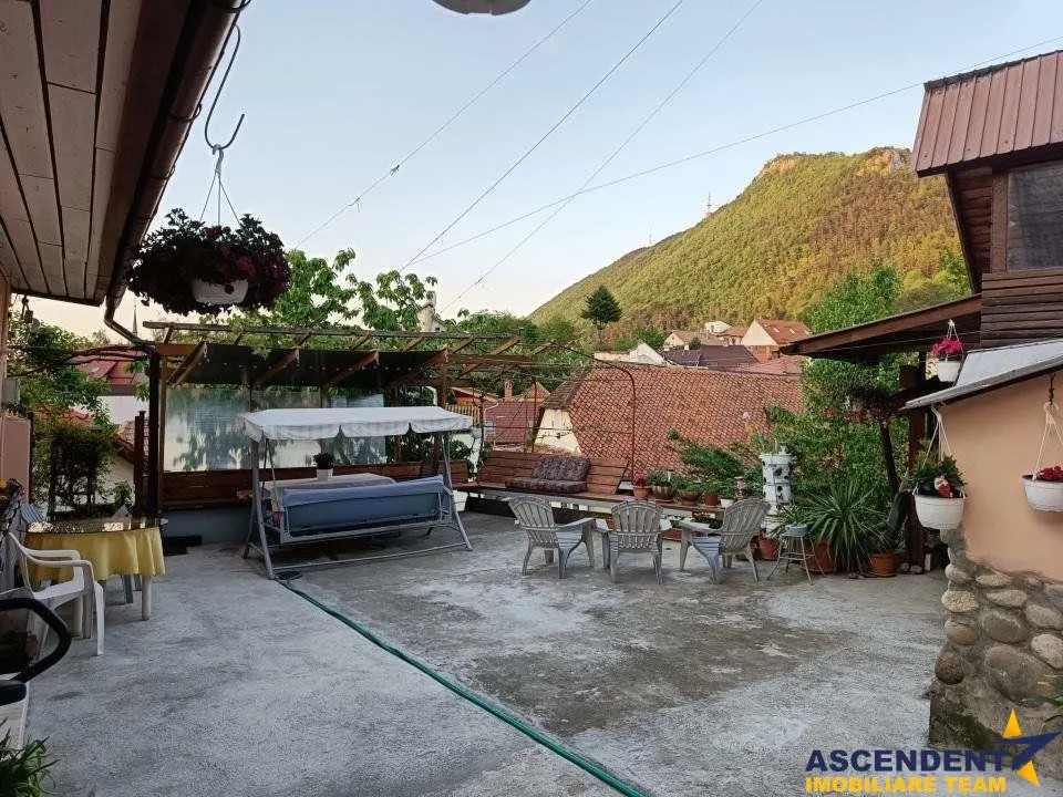 Casa de vanzare zona Schei - foto 1