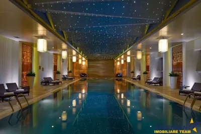 LUX Hotel, pe 5 stele, cu terenuri sportive, centre Spa, A+,  Brasov - Brasov