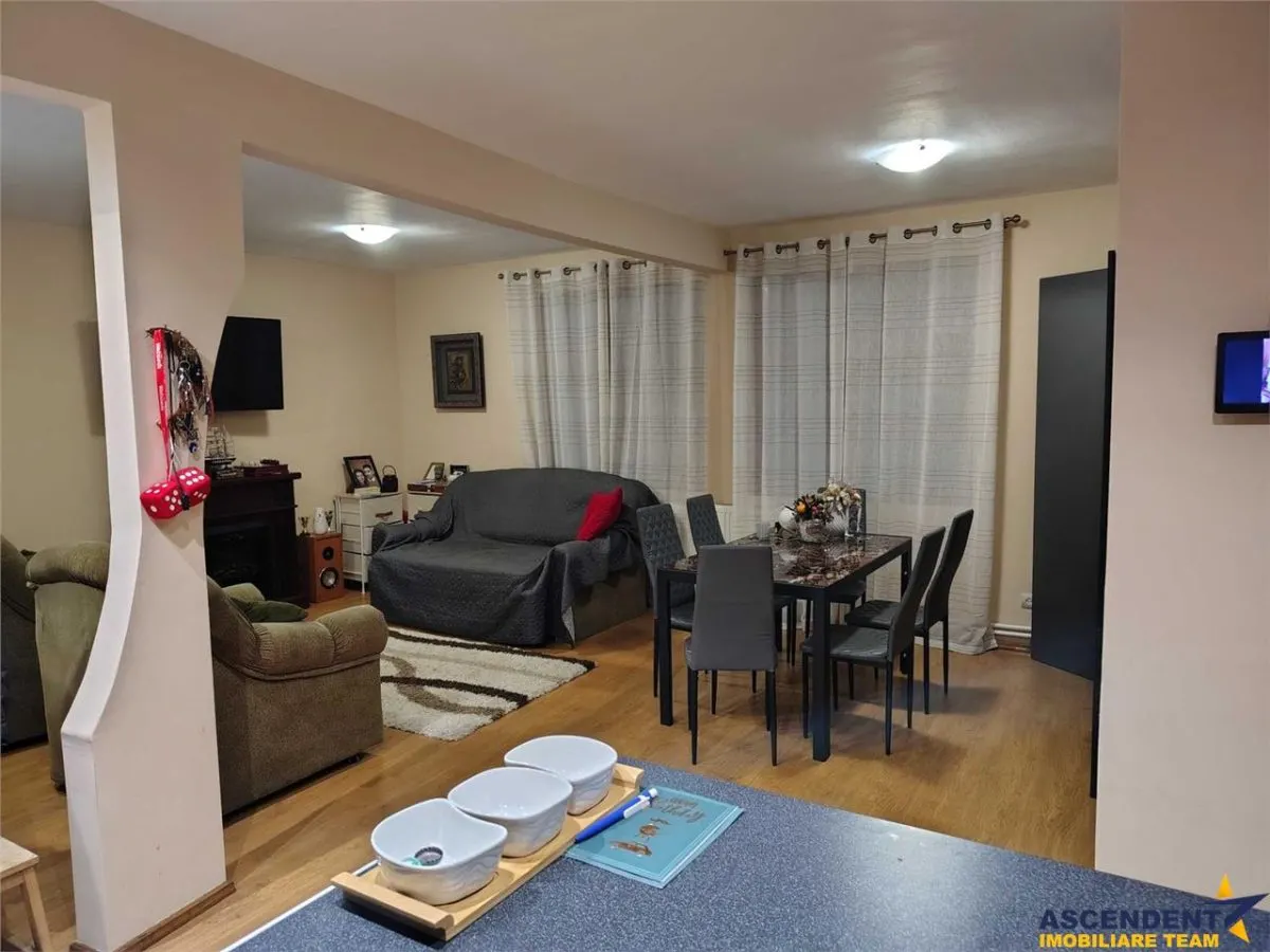 Casa tip duplex, Central - foto 2