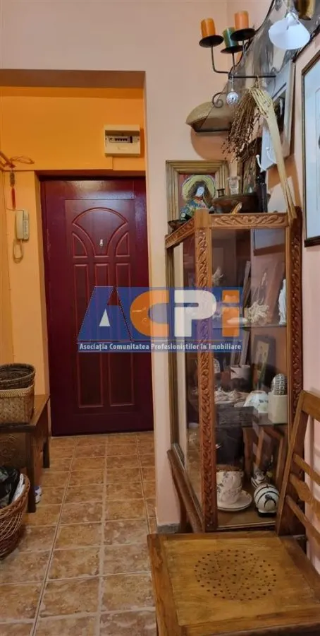 Apartament, 3 camere decomandate, RMB, Bacau. - foto 3