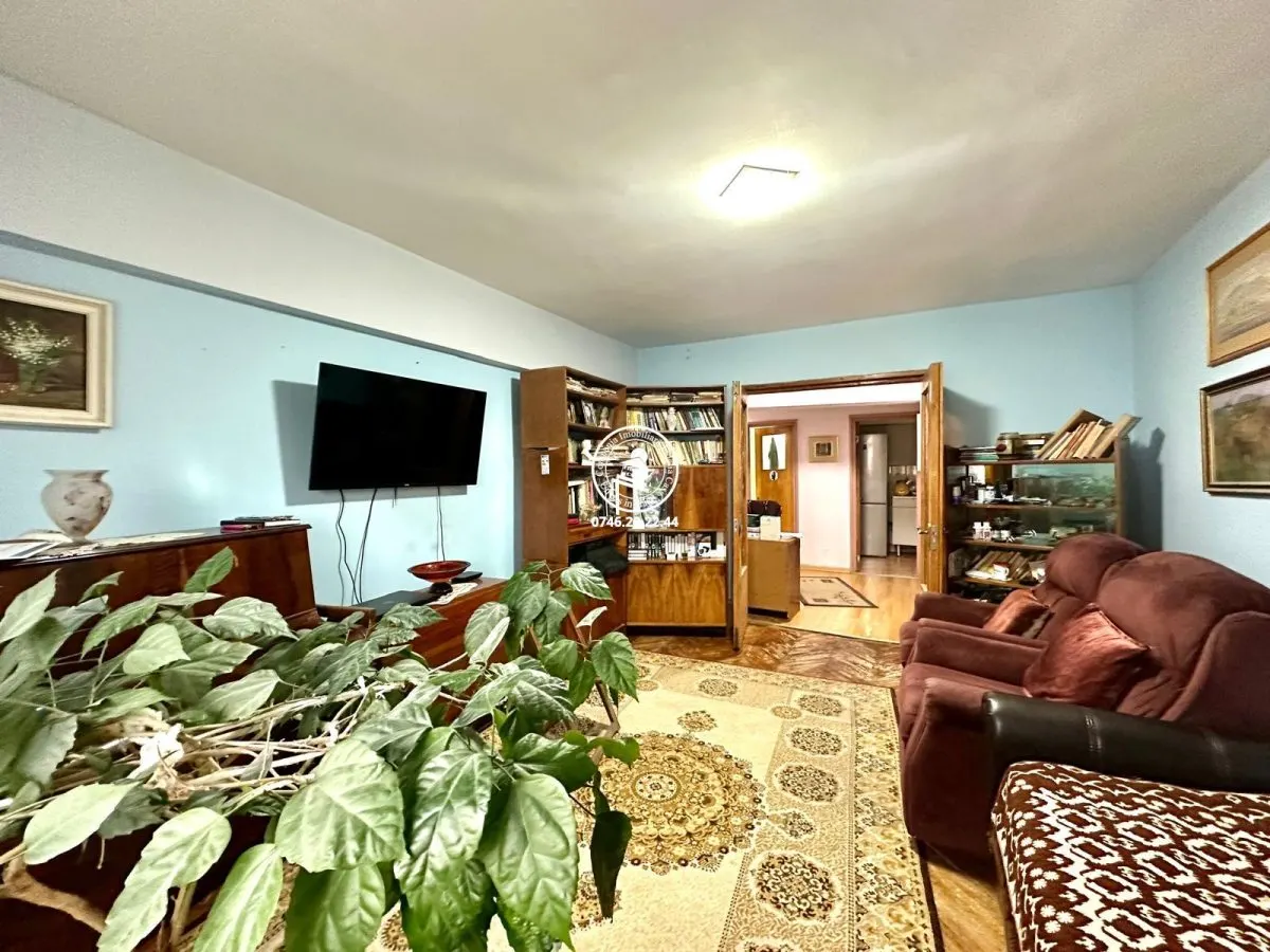 Apartament 4 camere  de vanzare  Centru, - foto 1