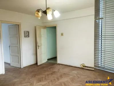 Decomandat, Centru Civic - foto 1