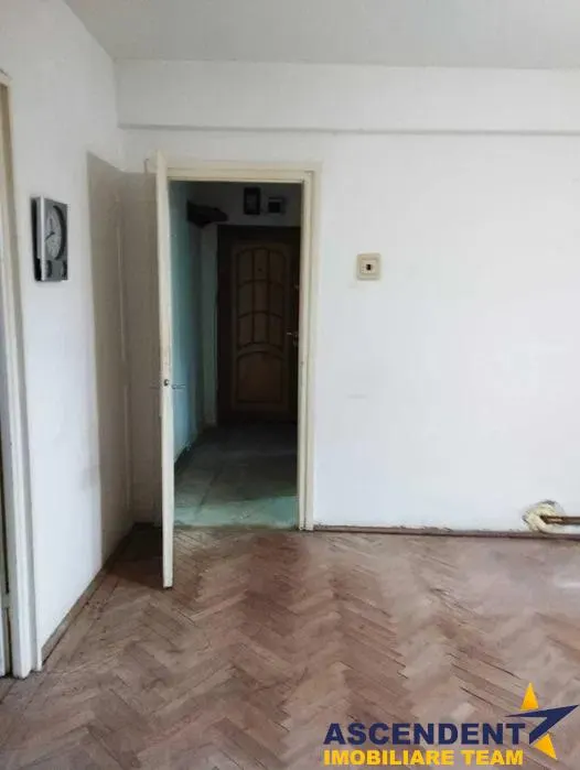 Decomandat, Centru Civic - foto 3