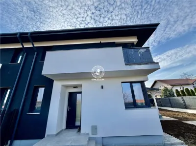 Vila  de vanzare  Miroslava, - foto 1