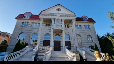 Vila Stil Victorian 1200mp -Curte , Parcare privata si LAC - foto 7
