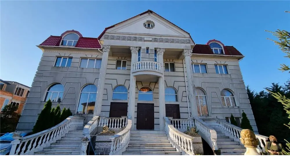 Vila Stil Victorian 1200mp -Curte , Parcare privata si LAC - foto 7