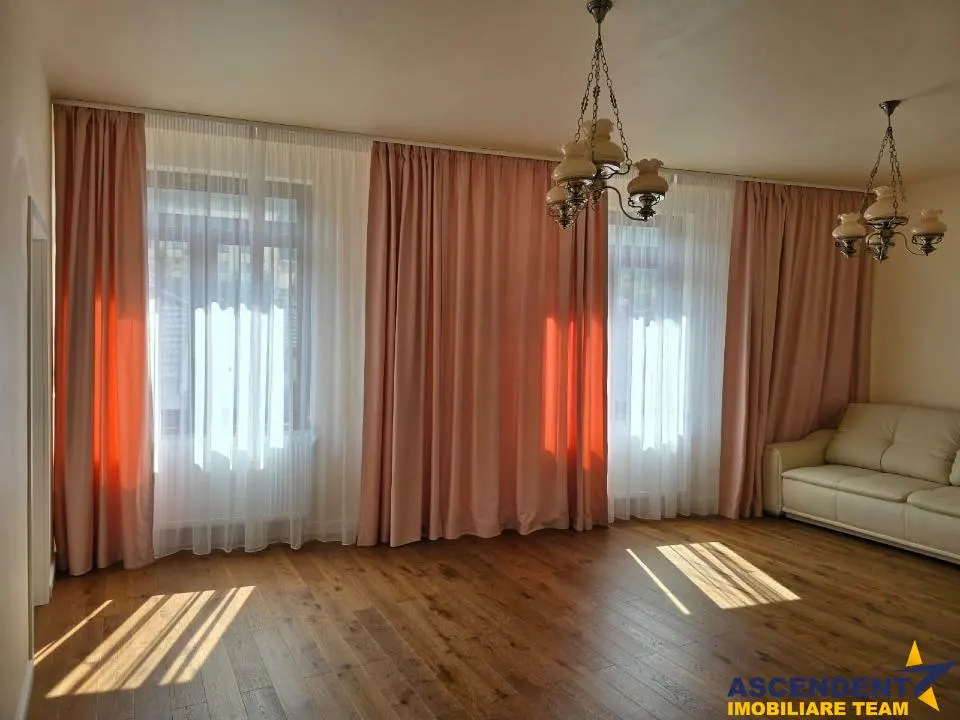 Piata Unirii - foto 1
