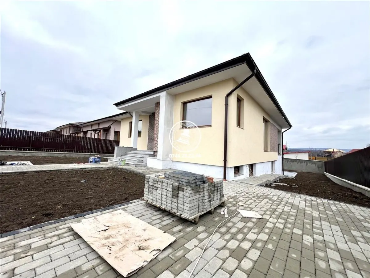Vila cu 6 camere, de vanzare in Ciurbesti - foto 1