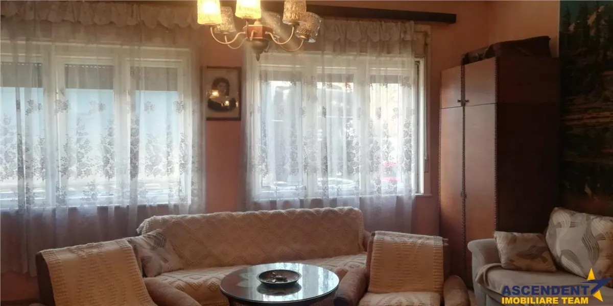 Casa cu 2 camere, curte comuna, cartier invecinat Centru -  Targu Mures. - foto 1