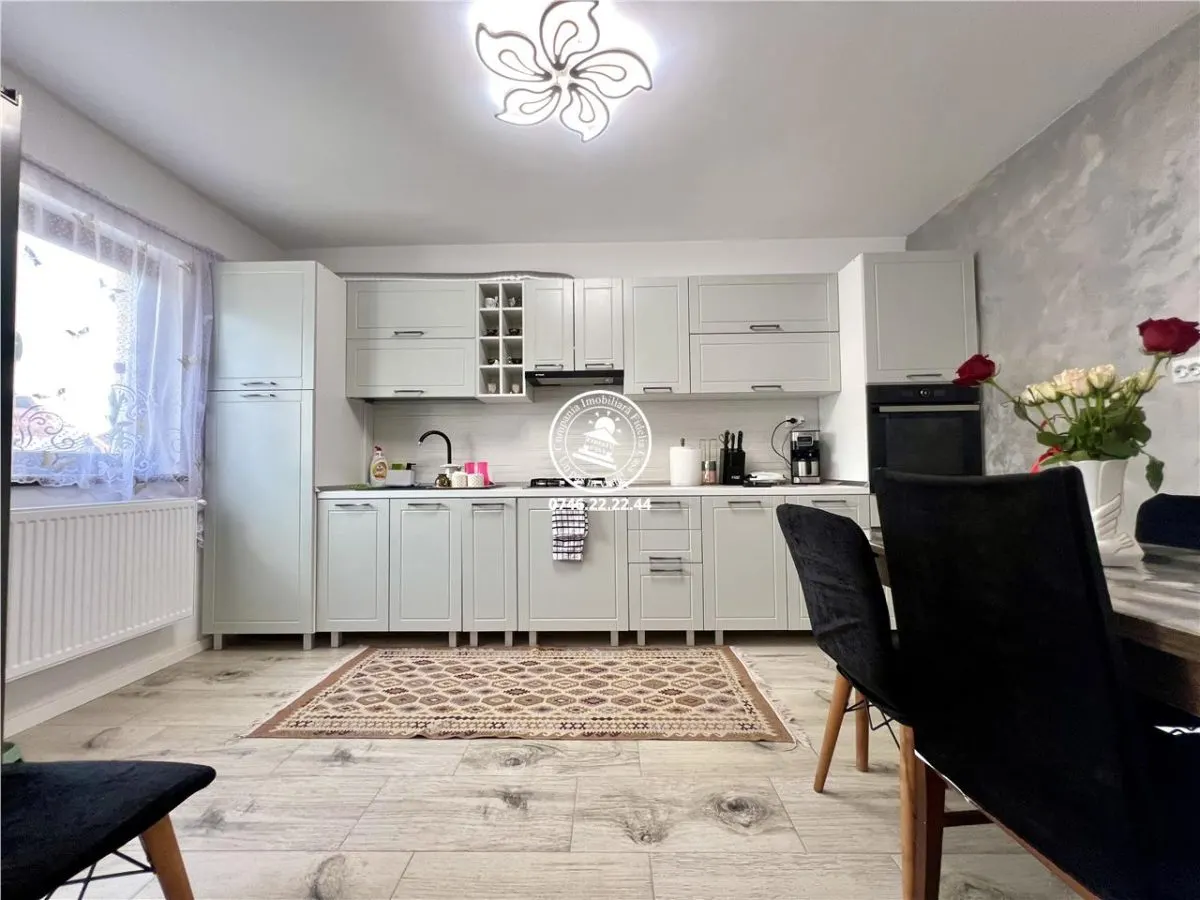 Vila individuala cu 6 camere, de vanzare in Horpaz - Miroslava - foto 4