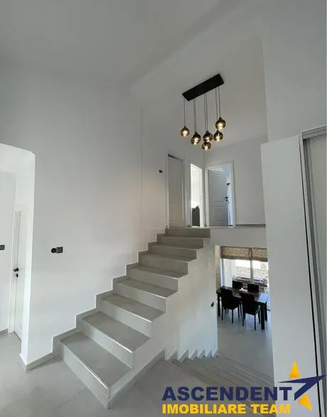 Casa cu 4 camere, Livezeni - foto 2