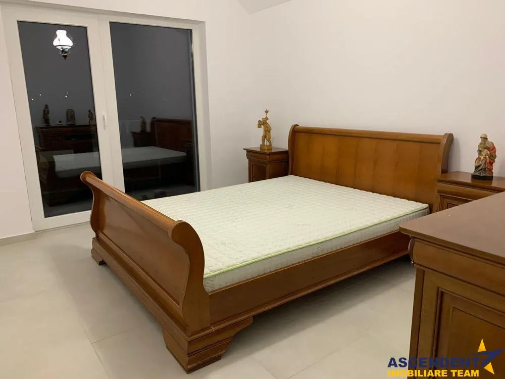 Casa cu 4 camere, Livezeni - foto 3