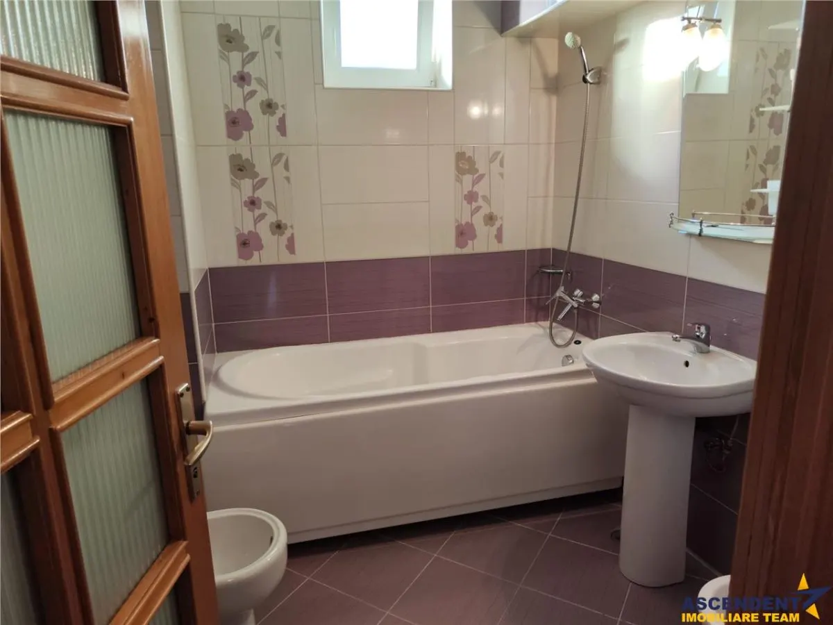Casa fabuloasa tip VILA, cu piscina intr-o zona perfecta. - foto 14