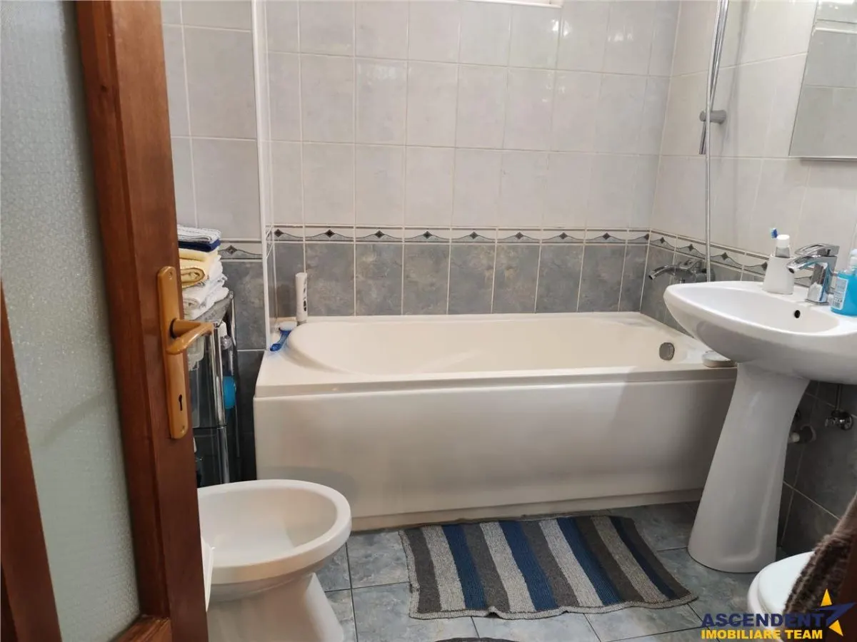 Casa fabuloasa tip VILA, cu piscina intr-o zona perfecta. - foto 16