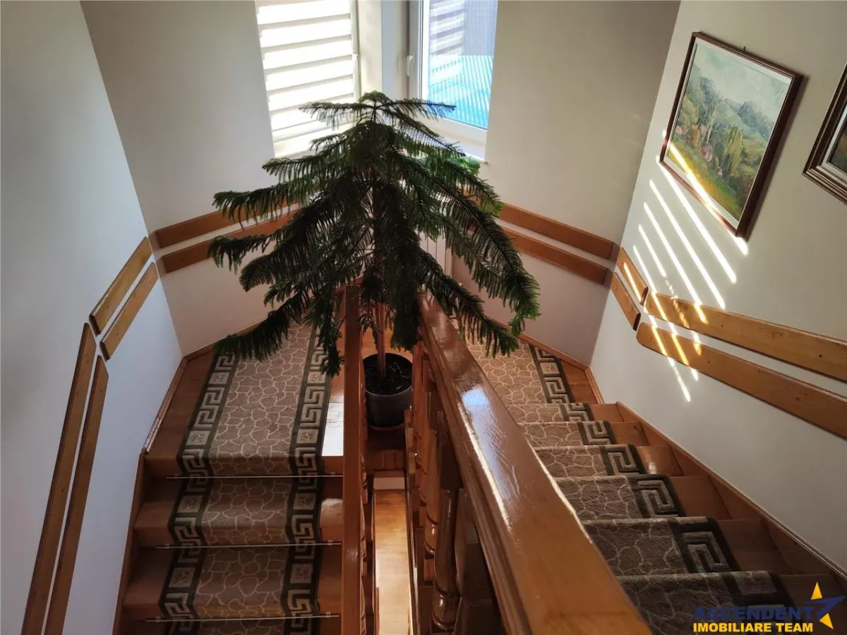 Casa fabuloasa tip VILA, cu piscina intr-o zona perfecta. - foto 4