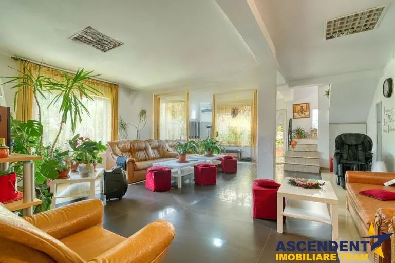 Pe 4.000 mp teren, rezidential/ pensiune, Bran, Brasov - foto 1