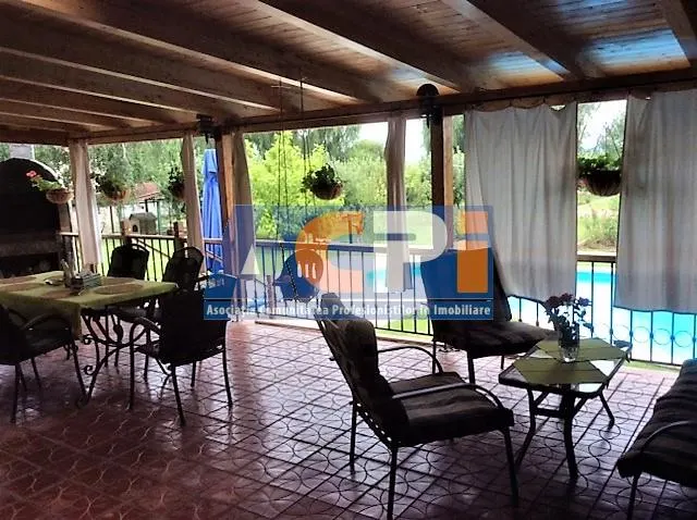 Vila deosebita cu piscina , 3000 mp teren - foto 5